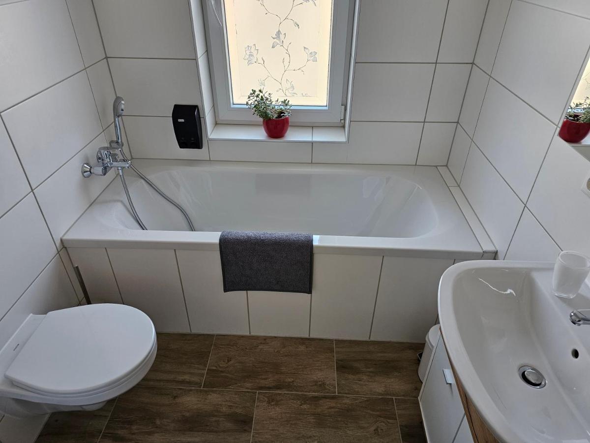 ארפורט Schoene Grosse Ferienwohnung 79M2 Und 2 Baeder, Zentrumnah, 2Og מראה חיצוני תמונה