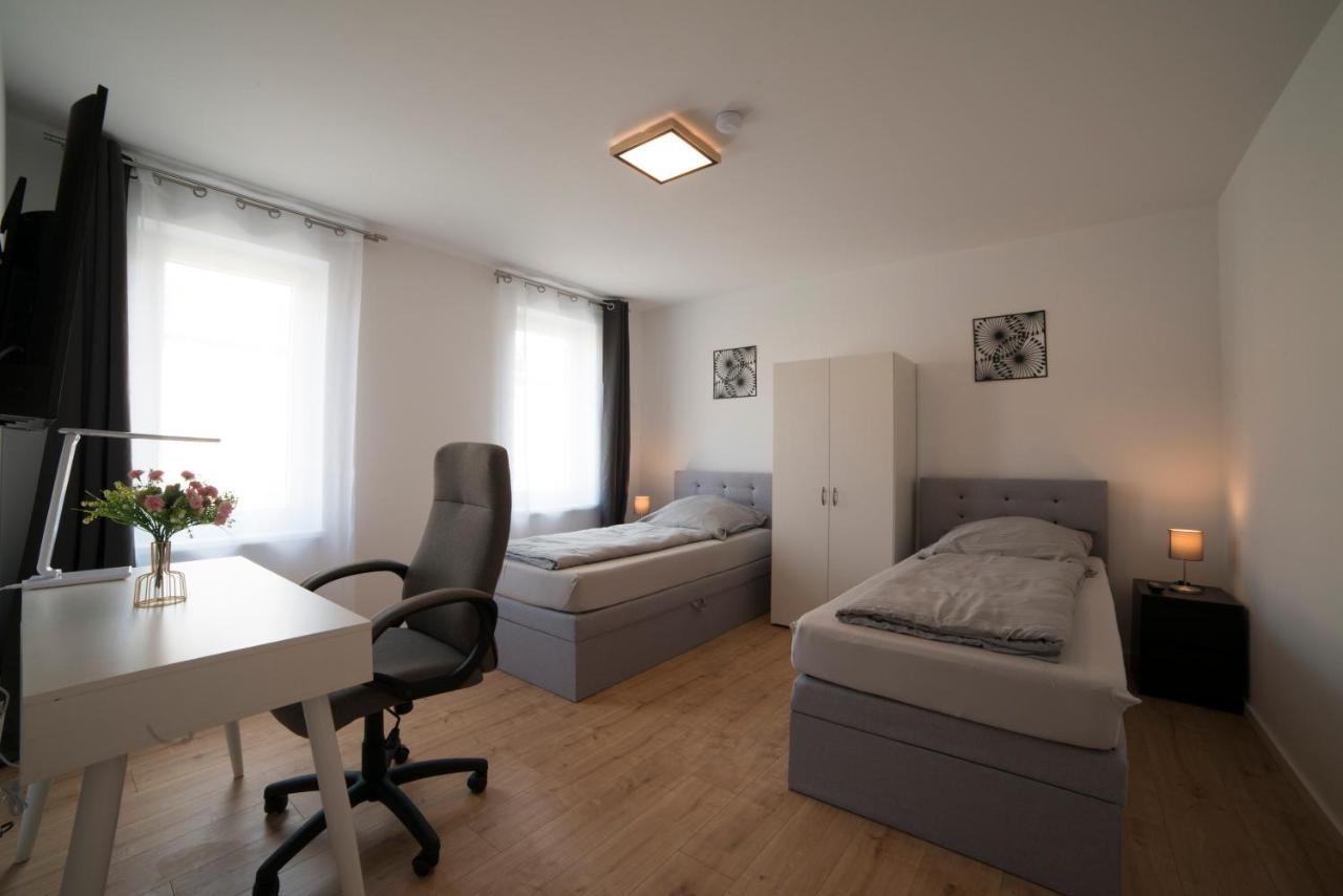 ארפורט Schoene Grosse Ferienwohnung 79M2 Und 2 Baeder, Zentrumnah, 2Og מראה חיצוני תמונה