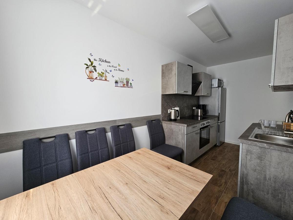 ארפורט Schoene Grosse Ferienwohnung 79M2 Und 2 Baeder, Zentrumnah, 2Og מראה חיצוני תמונה